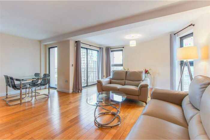 2 Bedroom Apartment To Rent In Landmark Place, Churchill Way, Cardiff, CF10