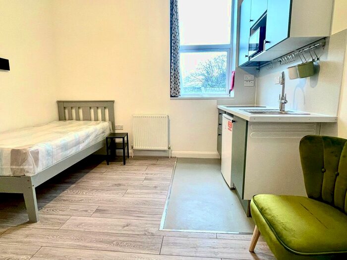 Studio To Rent In High Road Leyton, London, E10
