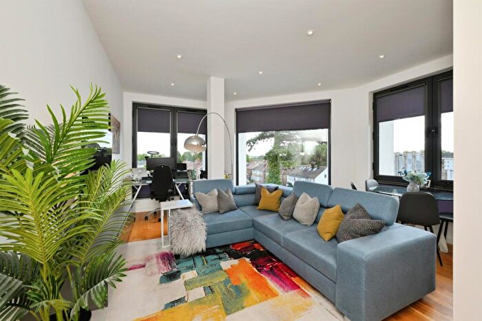 1 Bedroom Flat For Sale In High Road, Broxbourne, EN10