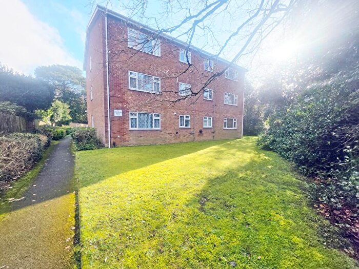 2 Bedroom Apartment For Sale In Wimborne Road, Dean Park, Bournemouth, Dorset, BH2