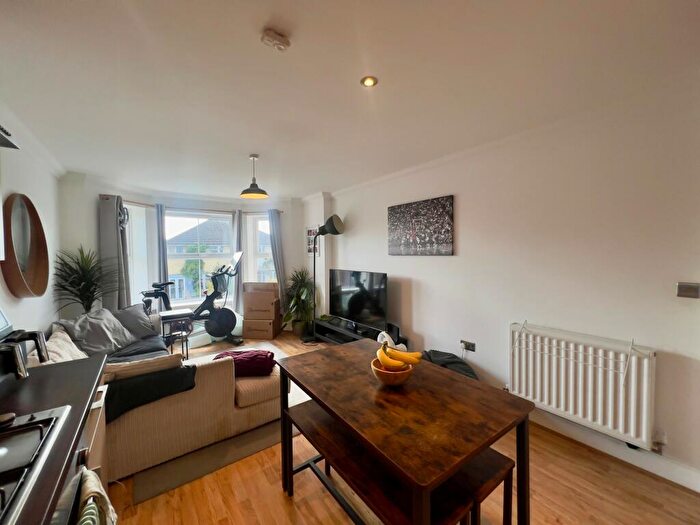 2 Bedroom Flat To Rent In Christchurch, BH23