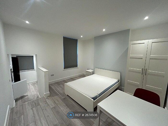 Studio To Rent In Mountview Road, London, N4