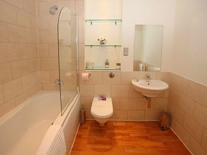 2 Bedroom Apartment To Rent In The Quay, Poole, BH15