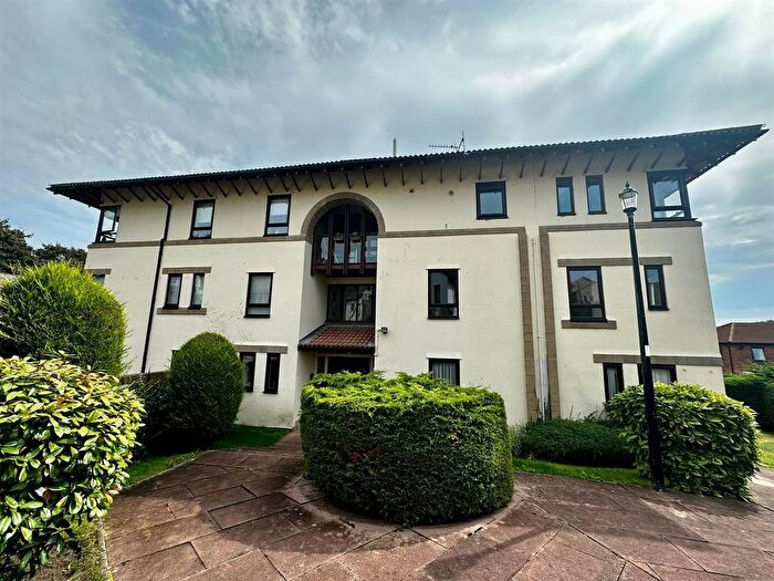 2 Bedroom Flat For Sale In Ruskin Court, Knutsford, WA16