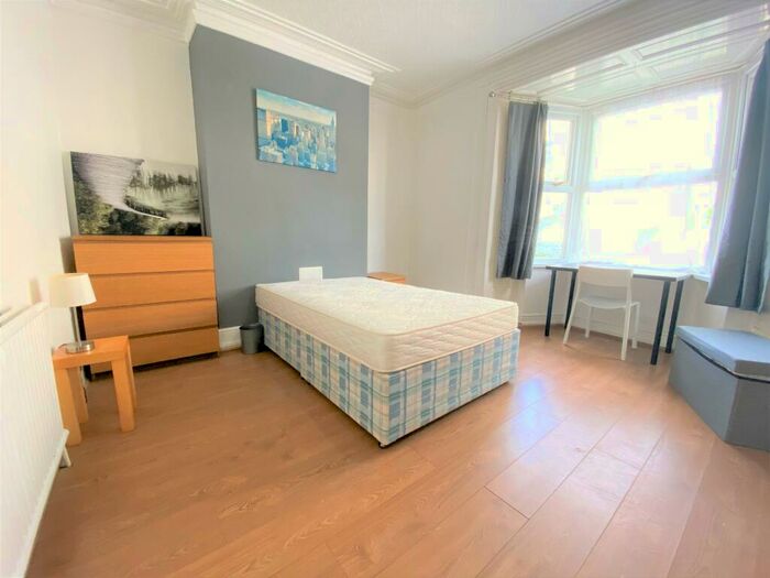 6 Bedroom House To Rent In King Edward Road, Brynmill, Swansea, SA1