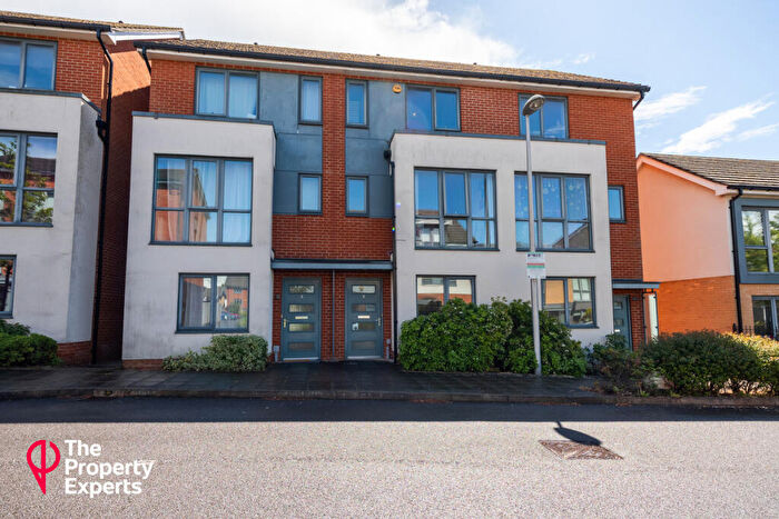 4 Bedroom Terraced House For Sale In Midgham Way, Reading, RG2