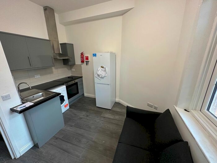 2 Bedroom Flat To Rent In Flat, High Street, CV31