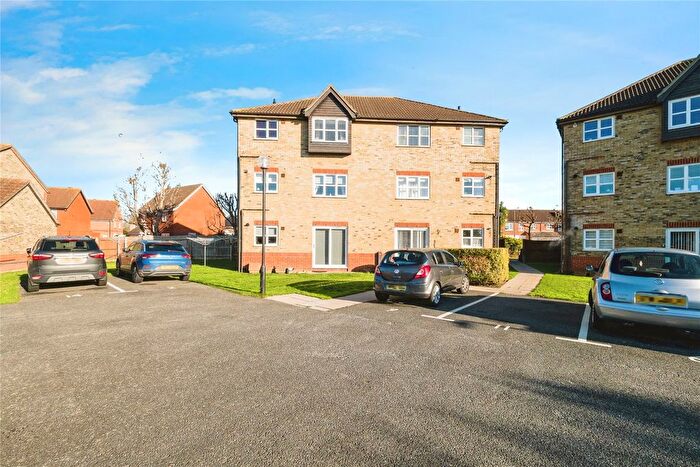 2 Bedroom Flat For Sale In Laburnum Grove, South Ockendon, Essex, RM15