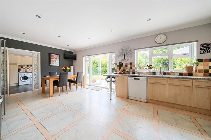 5 Bedroom Detached House For Sale In Botley Road, Ley Hill, Chesham, HP5
