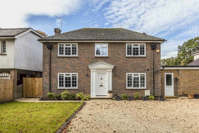 4 Bedroom Detached House To Rent In Marlborough Road, Hampton, TW12