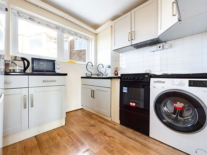 2 Bedroom Flat To Rent In Furze Hill Court, Furze Hill, BN3