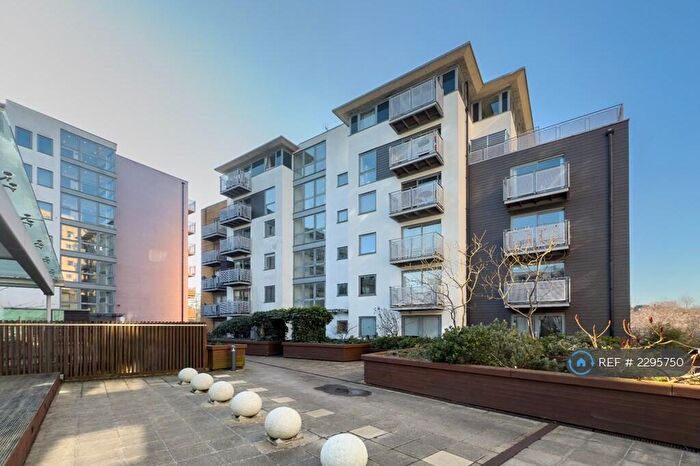 2 Bedroom Flat To Rent In Deals Gateway, London, SE13