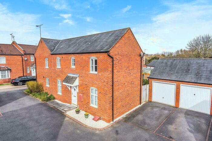 3 Bedroom Semi-Detached House To Rent In Banbury, Oxfordshire, OX16