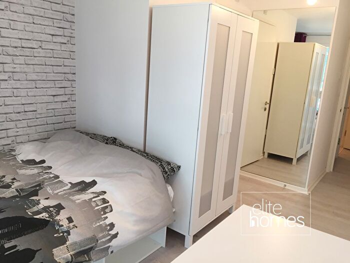 3 Bedroom Flat To Rent In Hamilton Close, London, N17