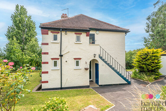 2 Bedroom Maisonette For Sale In Bittacy Hill, London, NW7