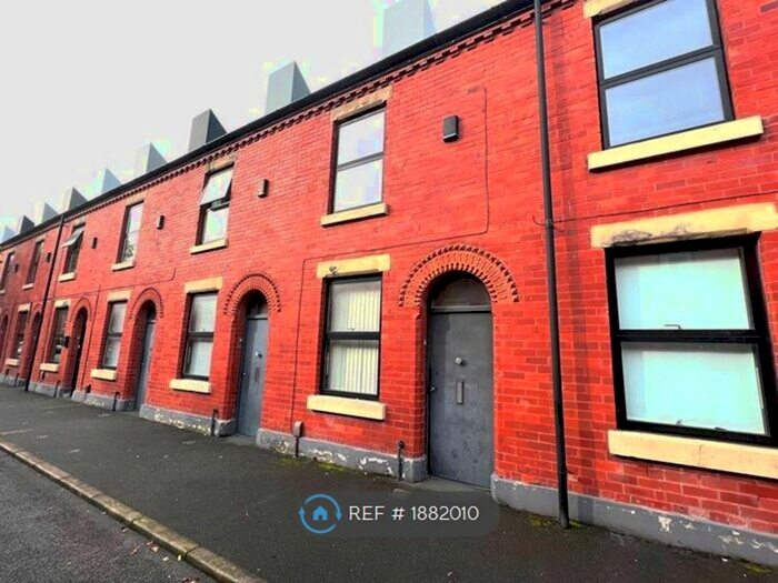 3 Bedroom Terraced House To Rent In Laburnum Street, Salford, M6
