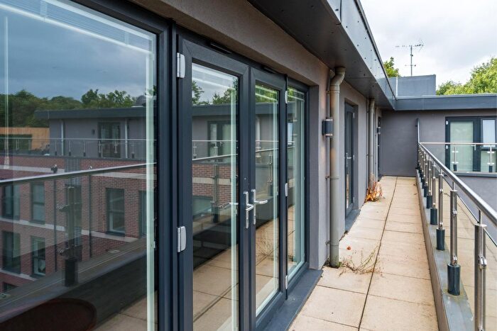 3 Bedroom Flat To Rent In Willow Road, Leeds, LS4