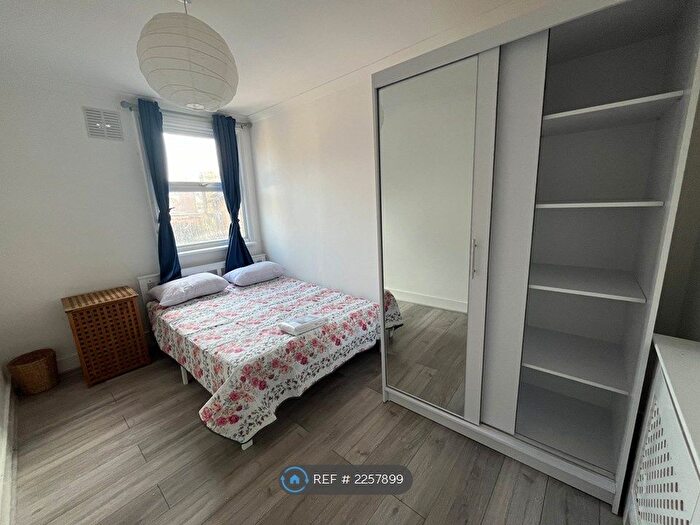 4 Bedroom End Of Terrace House To Rent In Strafford Road, Hounslow, TW3