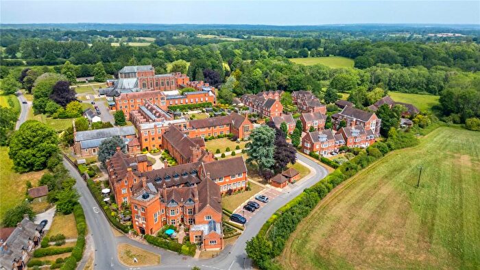 2 Bedroom Apartment For Sale In Abbey Gardens, Upper Woolhampton, Reading, RG7