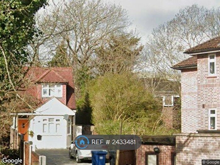 3 Bedroom Semi-Detached House To Rent In York Road, Barnet, EN5