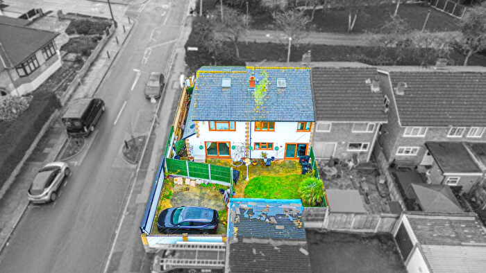 5 Bedroom Semi-Detached House For Sale In Bridge Avenue, Upminster, RM14