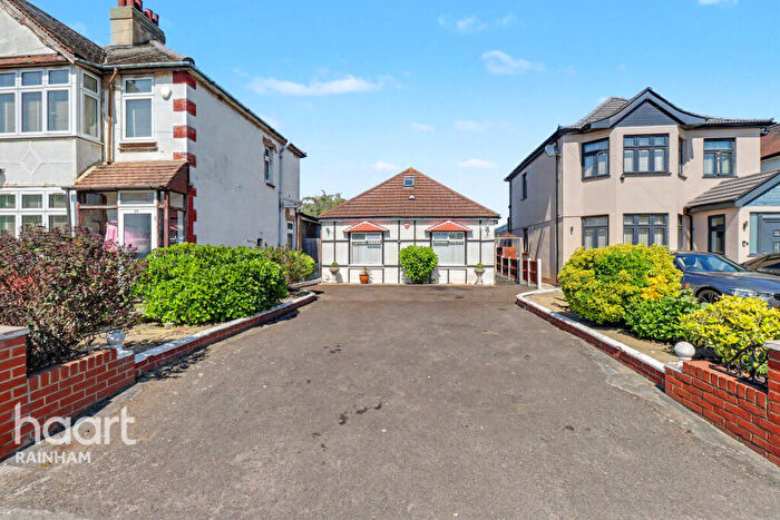 2 Bedroom Detached Bungalow For Sale In Upminster Road North, Rainham, RM13