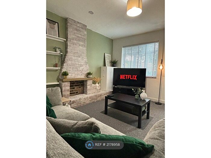 4 Bedroom Semi-Detached House To Rent In Wilford Lane, West Bridgford, Nottingham, NG2