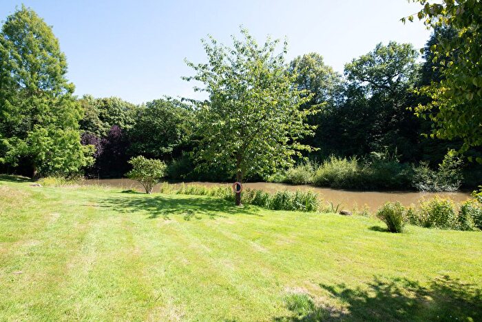 2 Bedroom Flat To Rent In Carlton Road, Godstone, RH9