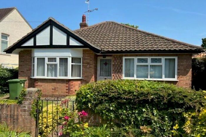 2 Bedroom Bungalow To Rent In Tanfield Drive, Billericay, CM12