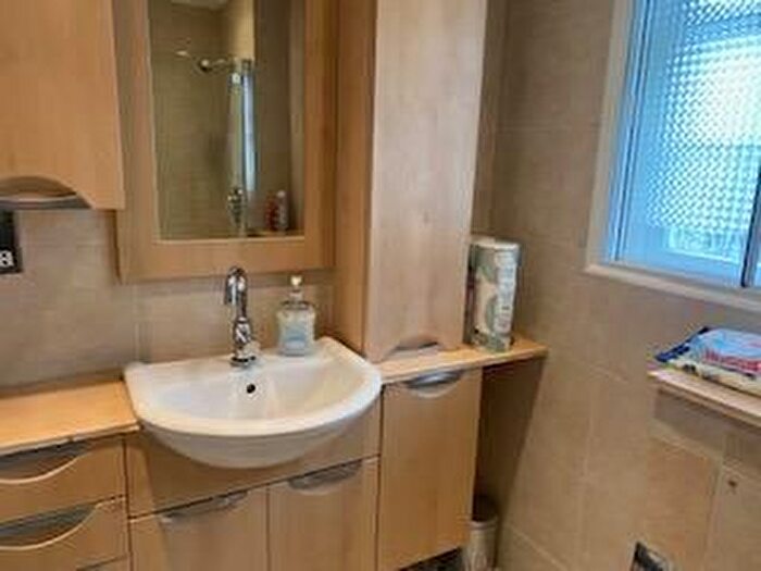 1 Bedroom Flat To Rent In Cedar Terrace, Richmond, TW9