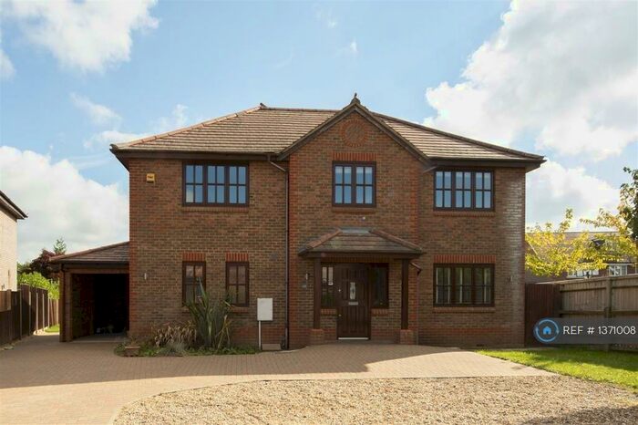 4 Bedroom Detached House To Rent In Derwent Road, Harpenden, AL5