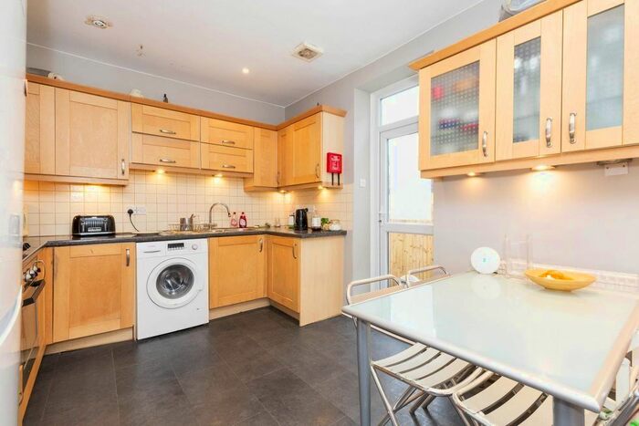 3 Bedroom Flat To Rent In Finchley Road, Golders Green, NW11