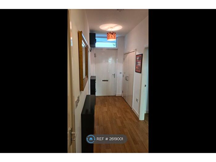 2 Bedroom Flat To Rent In Aqua Apartments, London, N4