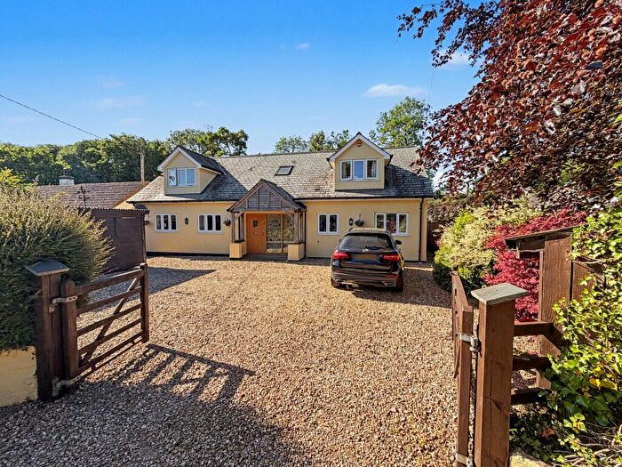 4 Bedroom Detached House For Sale In Stoodleigh, Tiverton, EX16