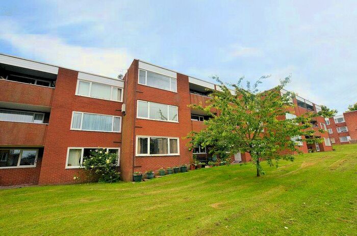 2 Bedroom Flat To Rent In Binswood Road, Halesowen, B62