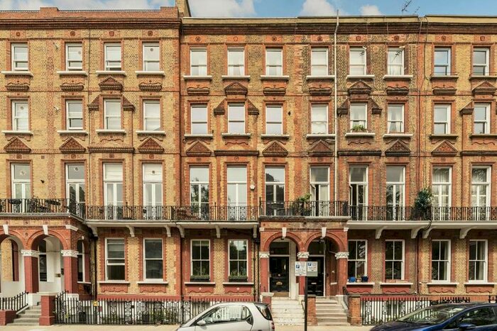3 Bedroom Flat To Rent In Nevern Square, London, SW5