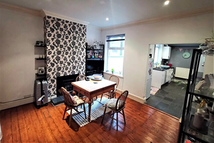 2 Bedroom House To Rent In Barclay Street, , West End, LE3