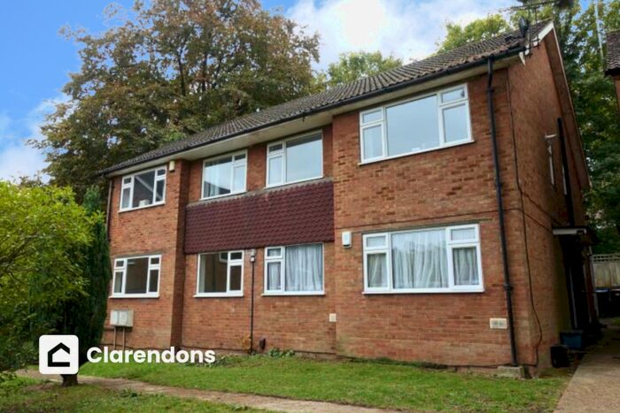 2 Bedroom Ground Maisonette To Rent In Purley, Surrey, CR8