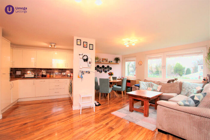 2 Bedroom Flat To Rent In New Mart Gardens, Edinburgh, EH14