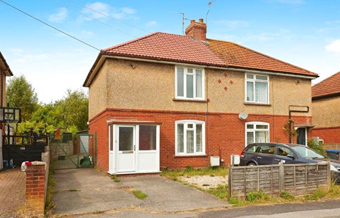 3 Bedroom Semi-Detached House For Sale In Meads Road, Durrington, Salisbury, SP4