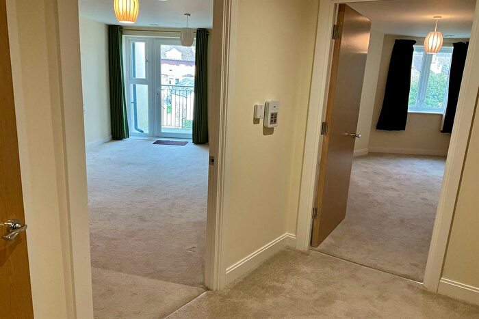 1 Bedroom Flat For Sale In Elkington House, Charlton Green, Dover, CT16