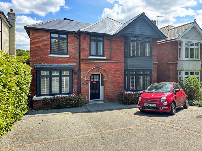 4 Bedroom Detached House For Sale In Clatterford Road, Newport, PO30