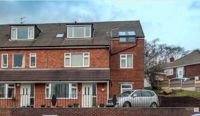 2 Bedroom Flat To Rent In Moseley Wood Drive, Leeds, LS16