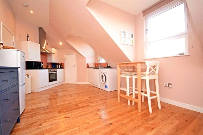 1 Bedroom Flat To Rent In Bambri Court, Isleworth, TW7