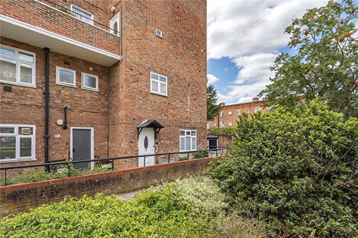 3 Bedroom Maisonette For Sale In Frensham Drive, London, SW15