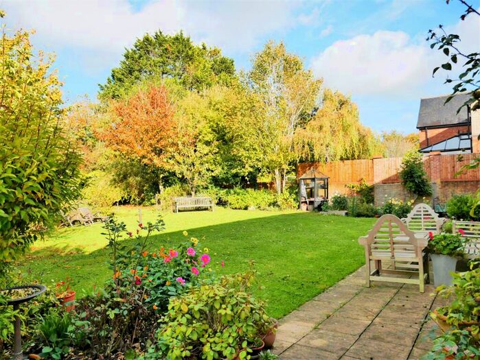 4 Bedroom Detached House For Sale In Oldbury Fields, Cherhill, SN11