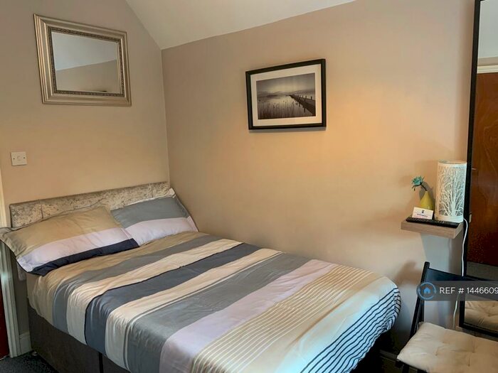 Studio To Rent In Green Lanes, London, N4