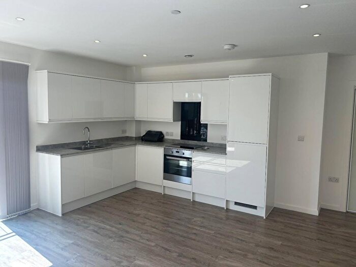 2 Bedroom Property To Rent In Oak End Way, Gerrards Cross, SL9