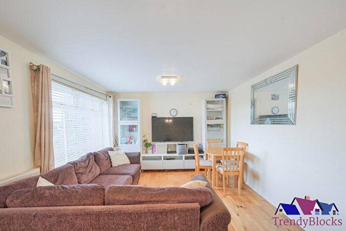 3 Bedroom Terraced House For Sale In Hillborough Grove, Walderslade, Chatham, Medway, ME5