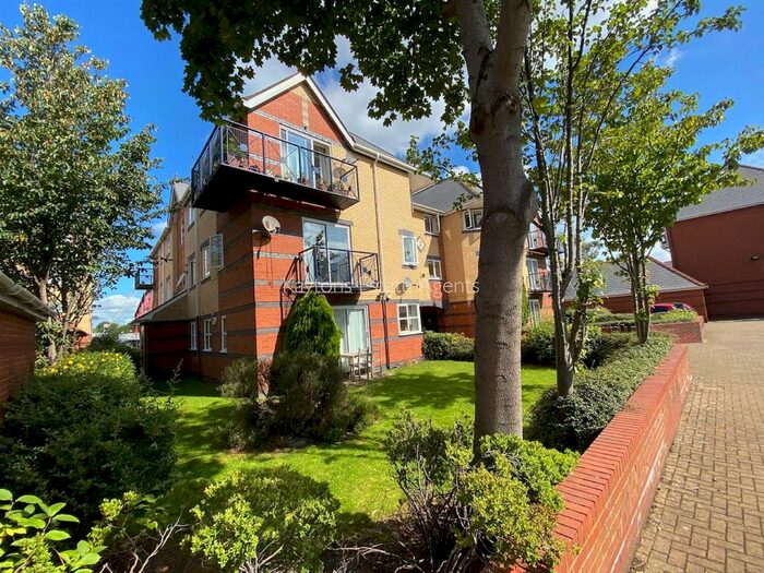 2 Bedroom Flat To Rent In Winnipeg Quay, Salford, M50